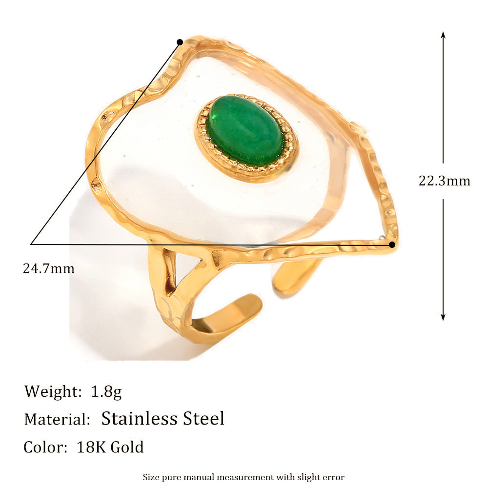 Anello da donna alla moda a forma di cuore in acciaio inossidabile placcato oro 18 carati con accento verde in acrilico trasparente