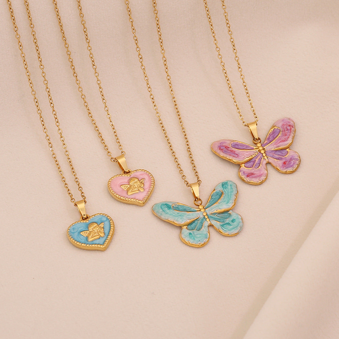 Collana con ciondolo a farfalla smaltata vintage con catena girocollo in acciaio inossidabile a forma di cuore