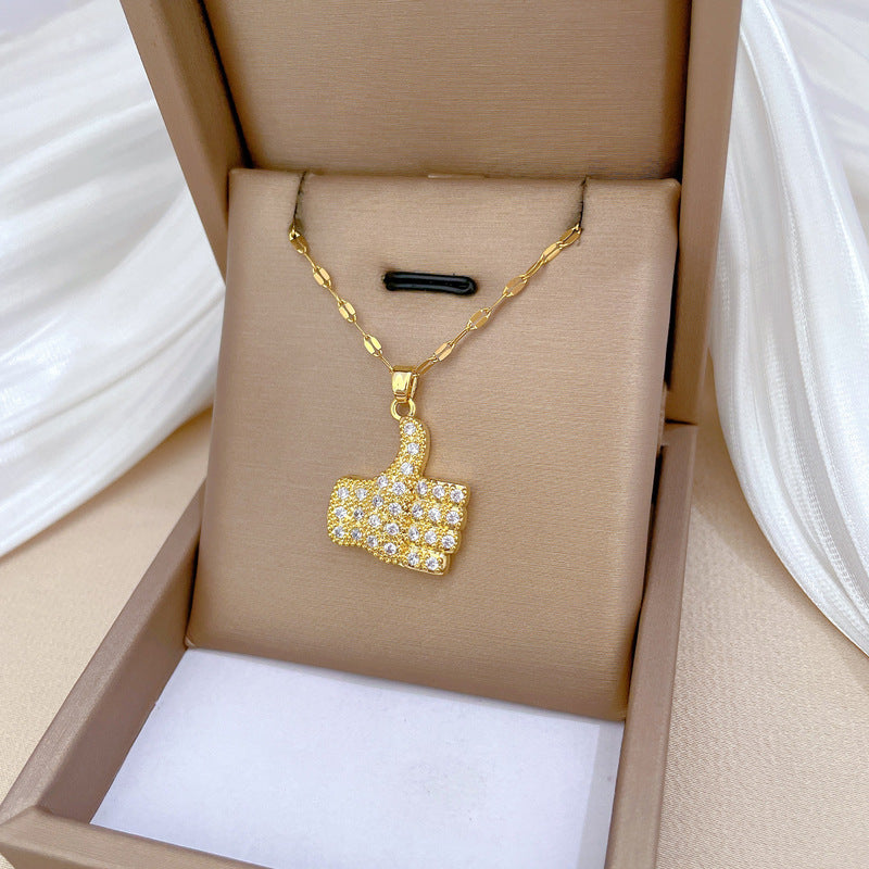 Collana Pendente Geometrico Minimalista Pollice in Su per Uomo e Donna in Acciaio al Titanio con Dettagli in Strass su Catena in Acciaio Inossidabile