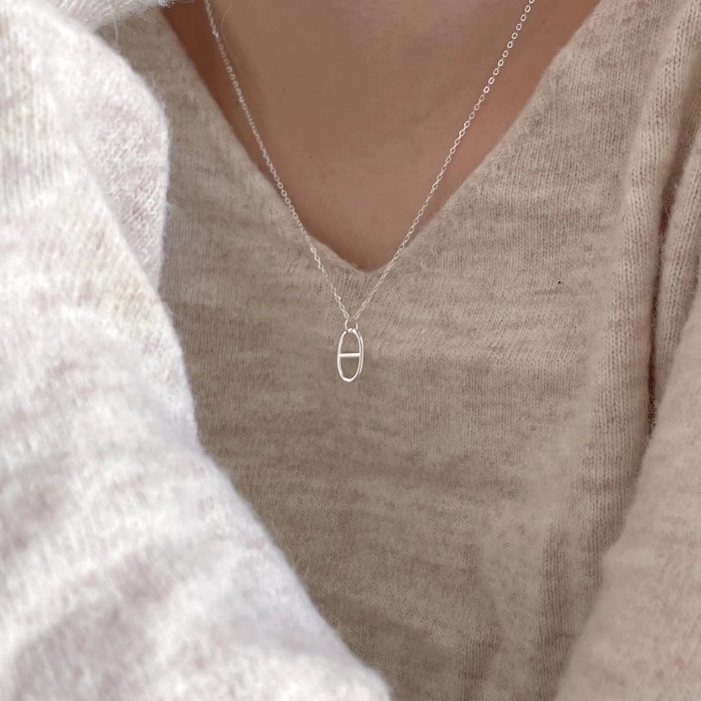 Collana con pendente a forma di muso di maiale geometrico in argento sterling 925 da donna