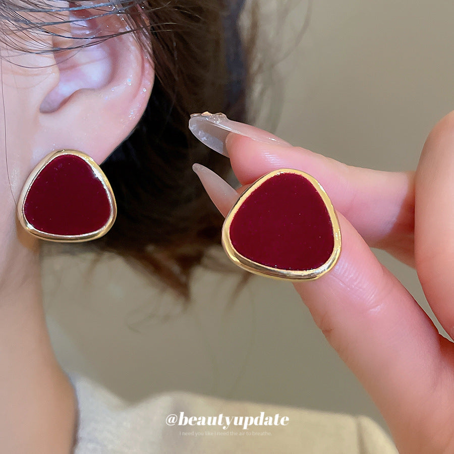 Pendientes de botón triangulares retro minimalistas en plata con postes de acero chapado para mujer