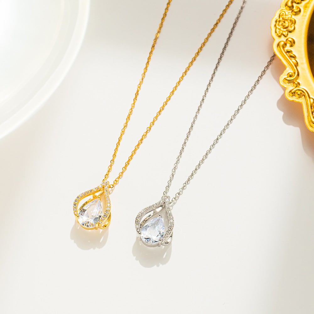 Collana da donna a goccia minimalista in acciaio al titanio con placcatura in oro 18 carati e intarsi in strass su catena a O
