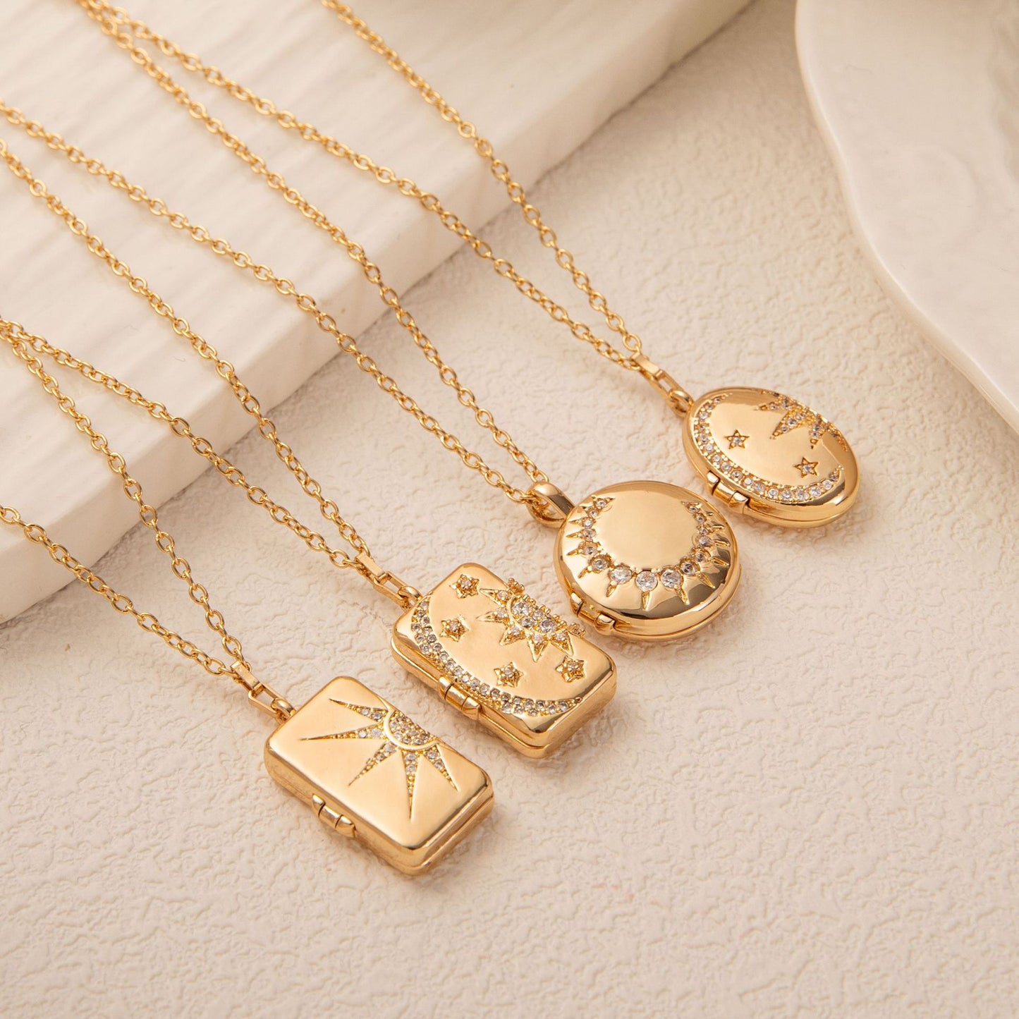 Vintage Star-Shaped Copper Pendant Necklace with Gold Plating for Unisex, Adjustable Chain