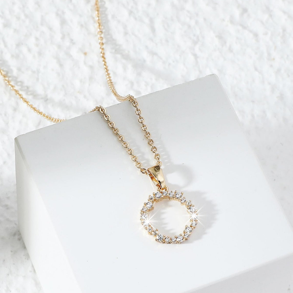 Minimalist Geometric Circle Pendant Necklace for Women Made of Copper with Zircon Inlay and Adjustable Chain