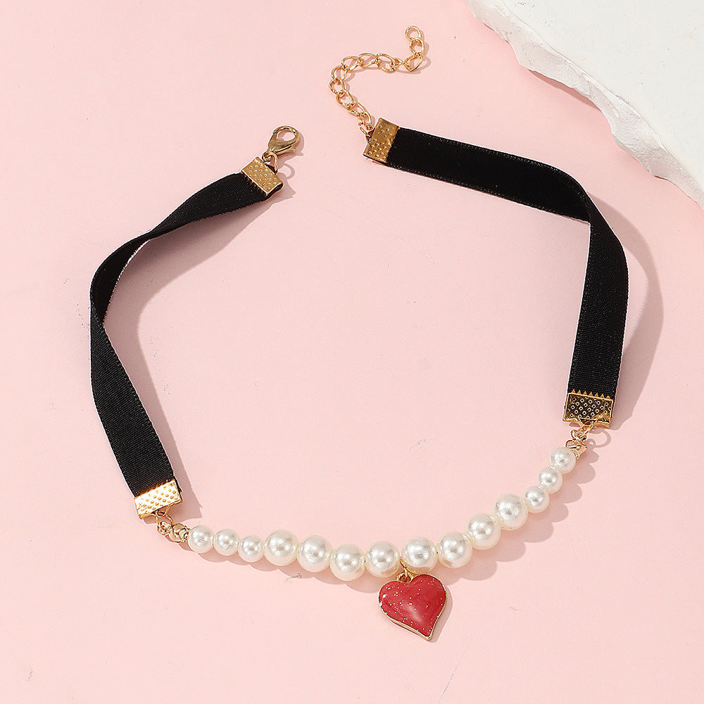 Collana di perle a forma di cuore minimalista per bambine con cordino nero in stile girocollo