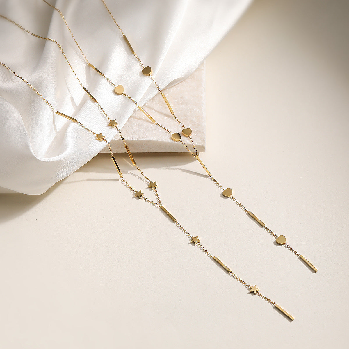 Collana con pendente geometrico minimalista in acciaio inossidabile con placcatura in oro 18 carati da donna