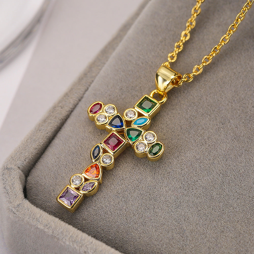 Collana con ciondolo geometrico da donna in rame con placcatura in vero oro e intarsio in zirconi, catena a medaglione minimalista alla moda