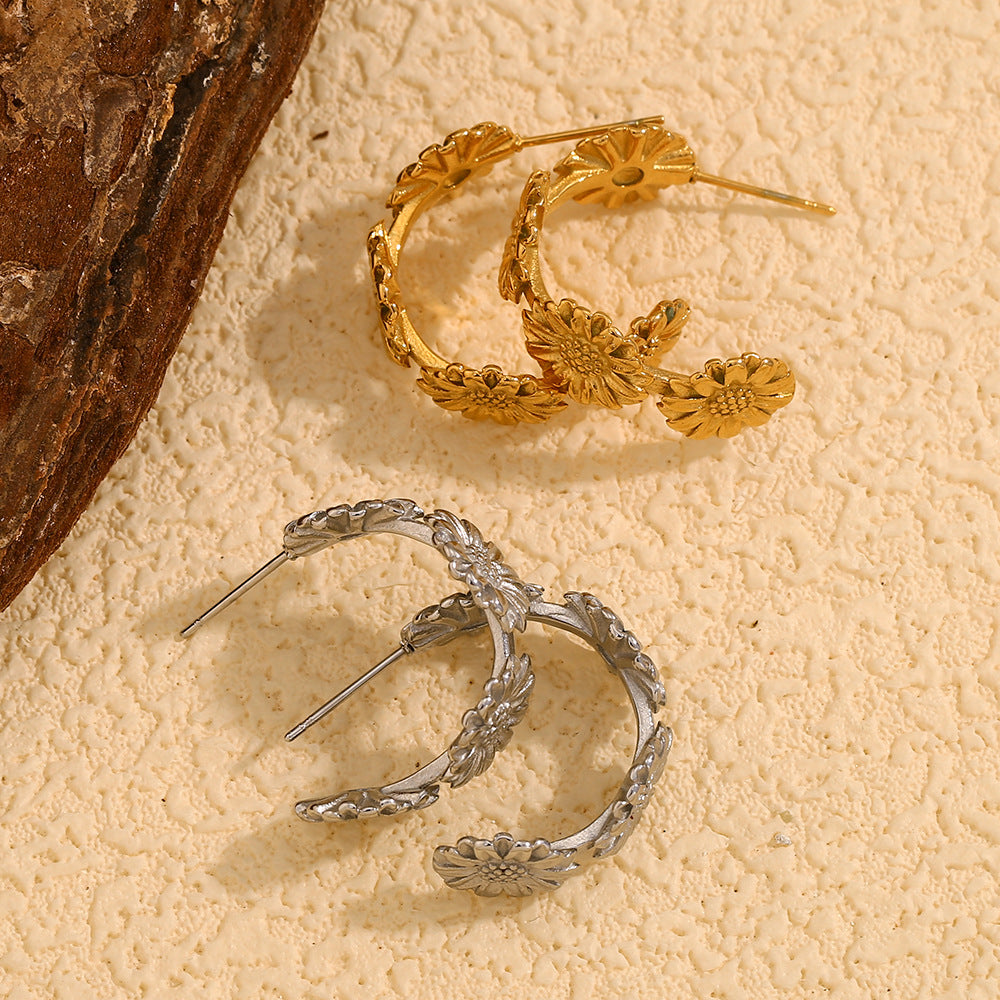 Orecchini da donna alla moda in acciaio inossidabile a forma di margherita con placcatura in oro 18K