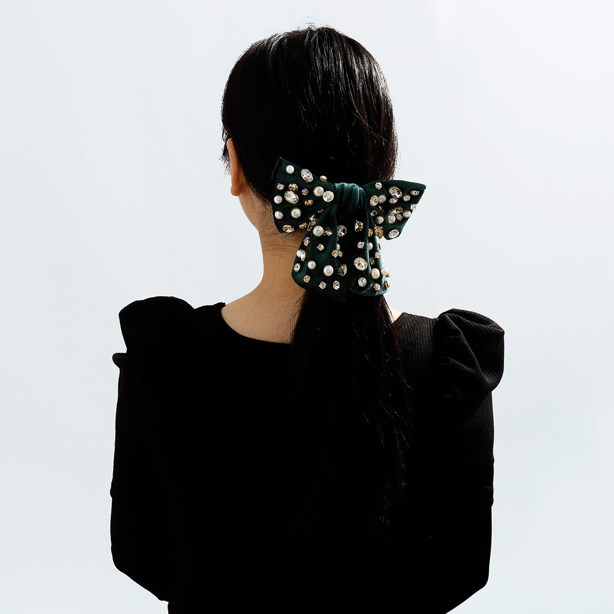 Fermaglio per Capelli Vintage Dolce e Audace con Fiocco, Intarsio di Strass e Dettagli di Perle su Base in Tessuto di Velluto a Coste per Donna