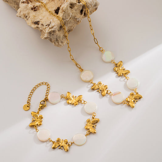 Collar de acero inoxidable con forma de mariposa vintage, baño de oro de 14 quilates y detalles de concha