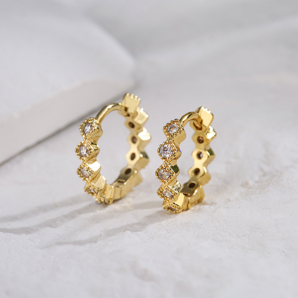 Orecchini a cerchio irregolari geometrici minimalisti da donna in rame con placcatura in oro e zirconi micropavé