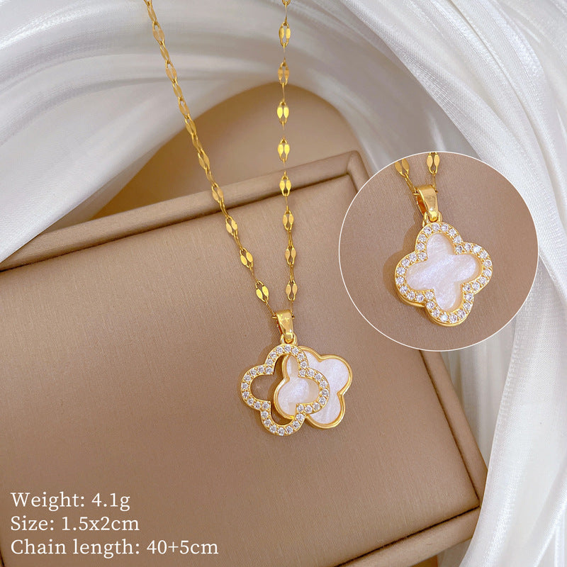 Collana con Ciondolo Quadrifoglio in Stile Cartone Animato da Donna in Acciaio al Titanio con Intarsio di Strass, Catena a Medaglione a Conchiglia a Doppio Lato