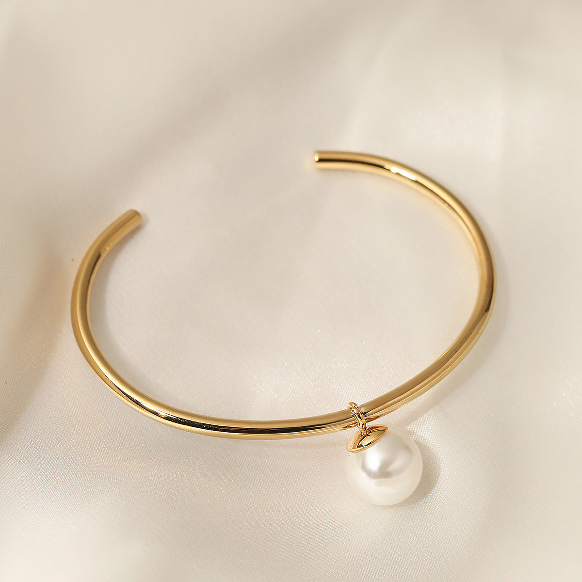 Minimalist Irregular Pearl Pendant Bracelet for Women in Stainless Steel with 18K Gold Plating