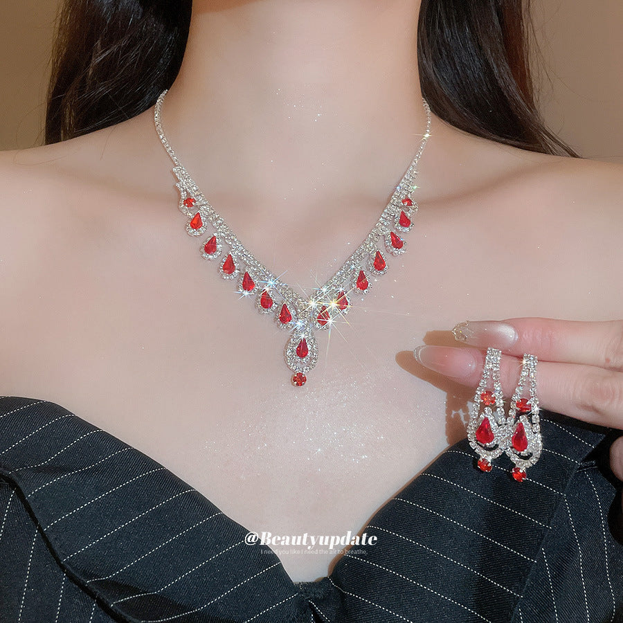 Set Collana con Pendente a Goccia di Lusso con Intarsi di Strass da Donna, Catena Leggera in Rame e Orecchini a Goccia in Lega, Gioielli alla Moda Minimalisti per la Clavicola