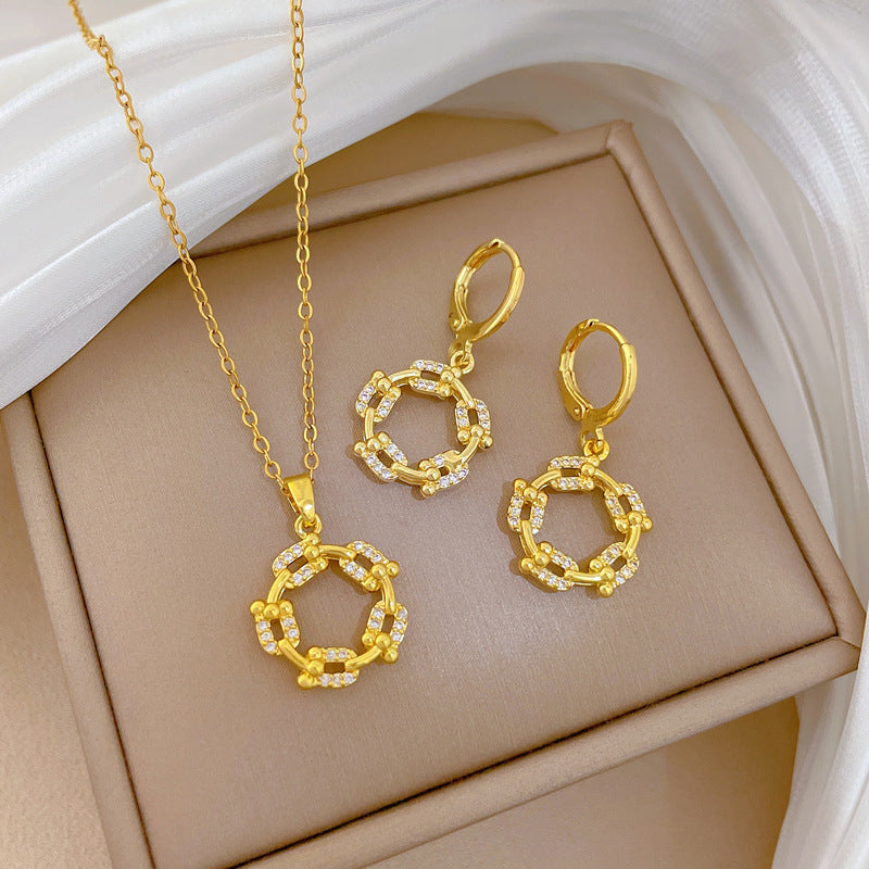 Sweet Minimalist Round Geometric Titanium Steel Necklace with Rotating Cubic Zirconia Pendant for Unisex