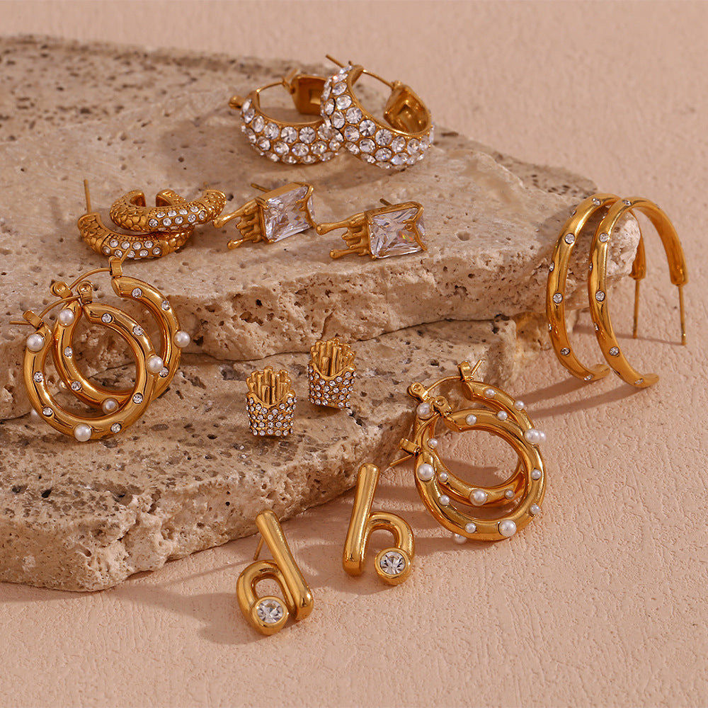 Orecchini a clip minimalisti geometrici in acciaio inossidabile con placcatura in oro 18 carati e punti micro-pavé per donne