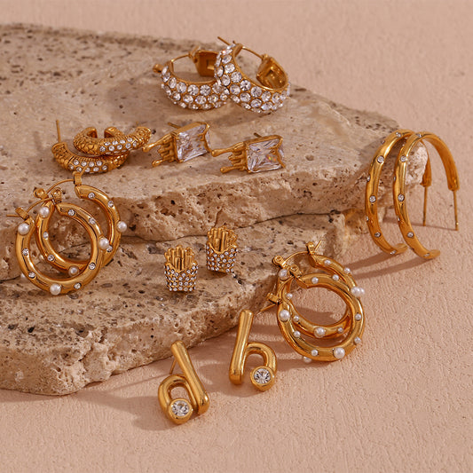 Orecchini a clip minimalisti geometrici in acciaio inossidabile con placcatura in oro 18 carati e punti micro-pavé per donne