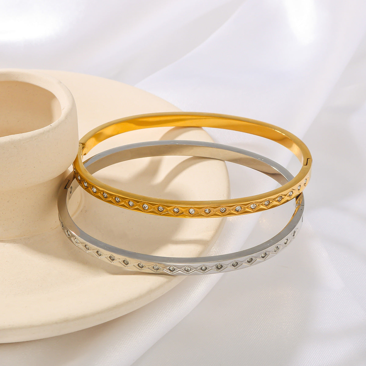 Minimalist Narrow Stainless Steel Bracelet with 18K Gold Plating and Rhinestone Inlay, Geometric Diamond-Shaped Toggle Clasp