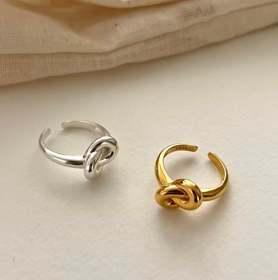 Anello da donna minimalista con nodo geometrico in argento sterling 925