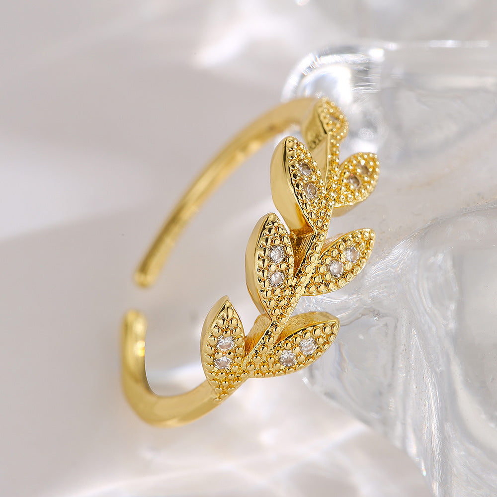 Minimalist Leaf-Shaped Ring for Women Made of Brass with 18K Gold Plating and Micro-Paved Zirconia
