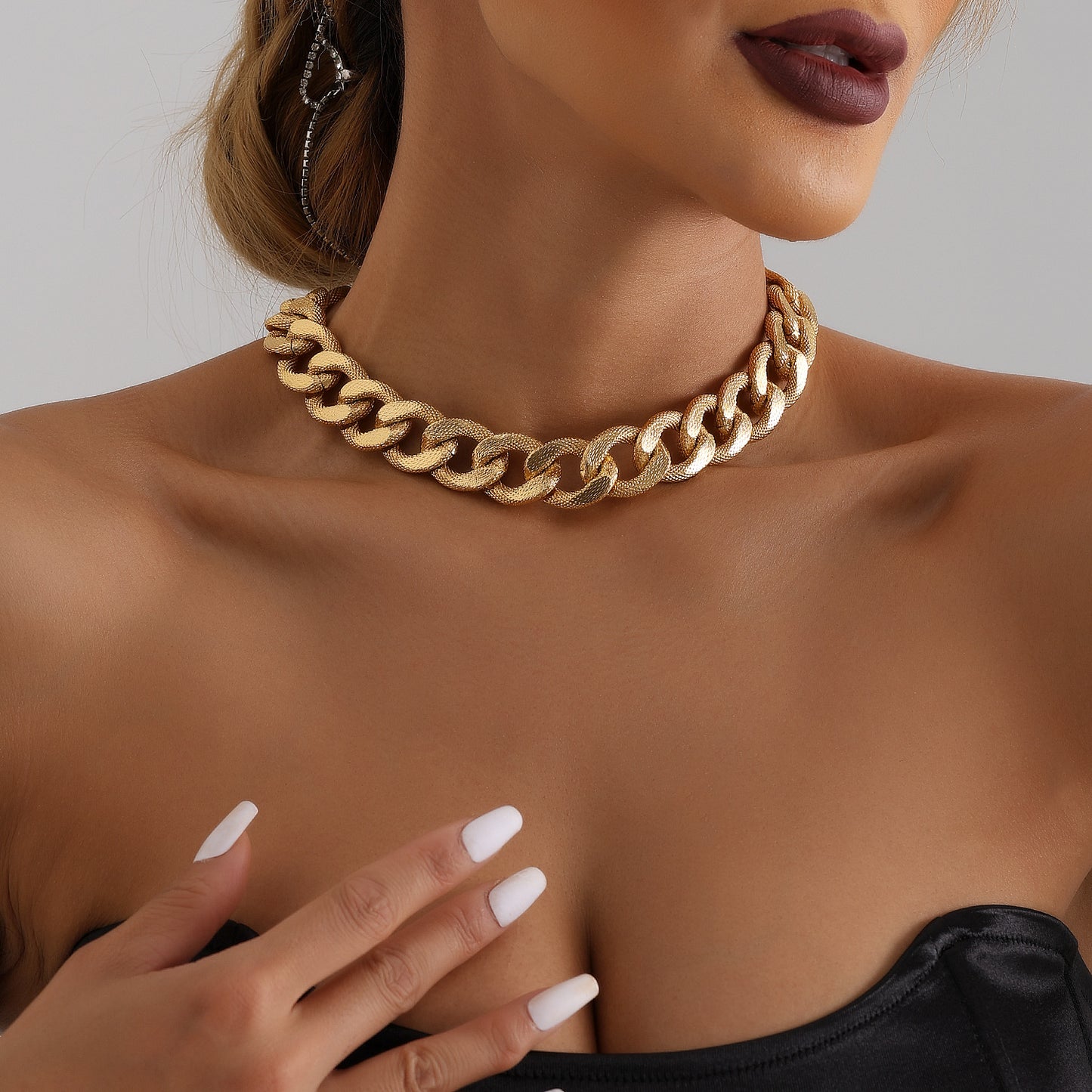Geometric Chunky Aluminum Choker Necklace for Women with Matte Braided Chain and Electroplated Finish
