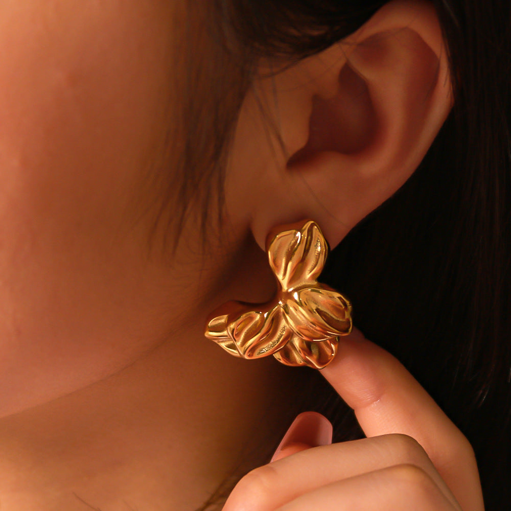 Vintage-Style Geometric Floral Stud Earrings for Women Made of Stainless Steel with 18K Gold Plating and Textured Petal Design