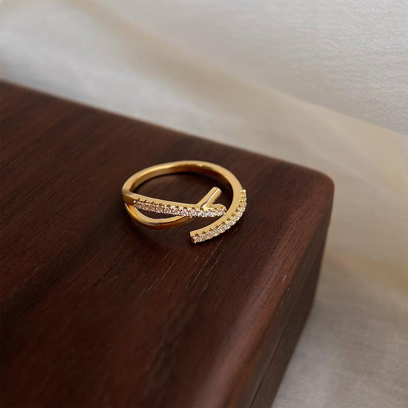 Anello aperto geometrico minimalista da donna con intarsio in zircone in ottone, anello per l'indice alla moda per tutti i giorni con una sensazione di lusso
