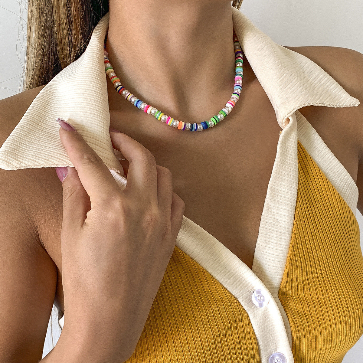 Collana con ciondolo a margherita in stile bohémien con catena in lega e strass intarsiati per donna