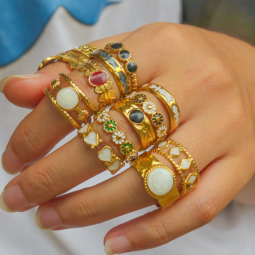 Anillo de Acero Titanio en Forma de U Geométrico Estilo Punk con Baño de Oro de 18K y Piedra Ovalada de Lava Micro-Pavé