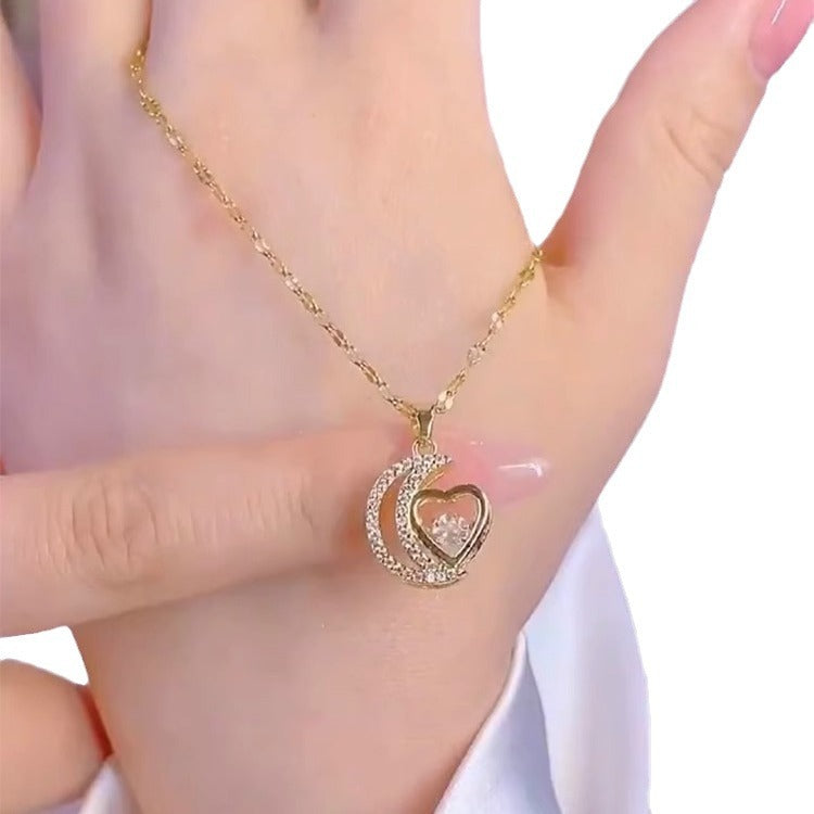 Collana pendente minimalista luna e cuore da donna in acciaio al titanio placcato oro, stile catena a serpente