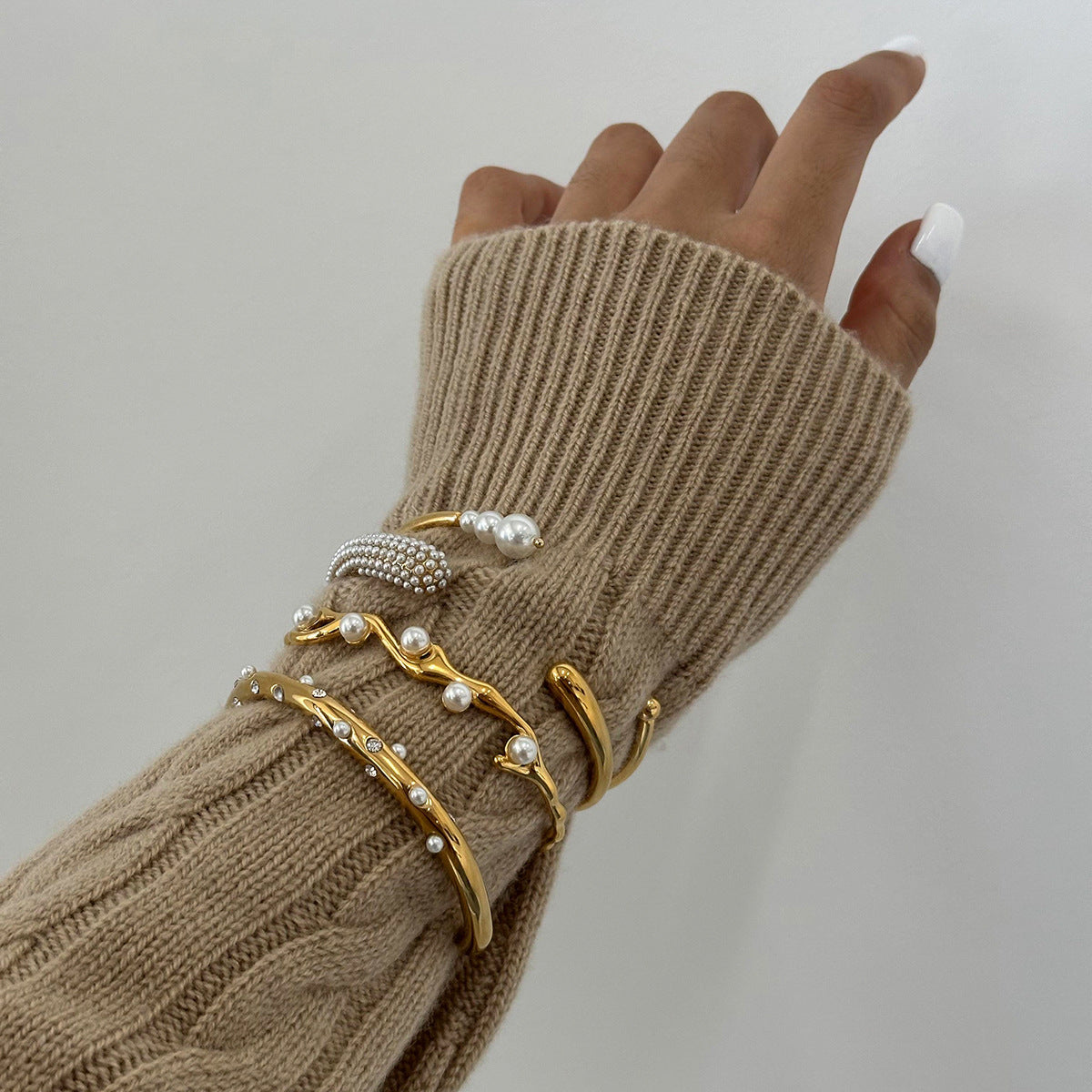 Bracciale in acciaio inossidabile placcato con intarsio in perla geometrica rotonda