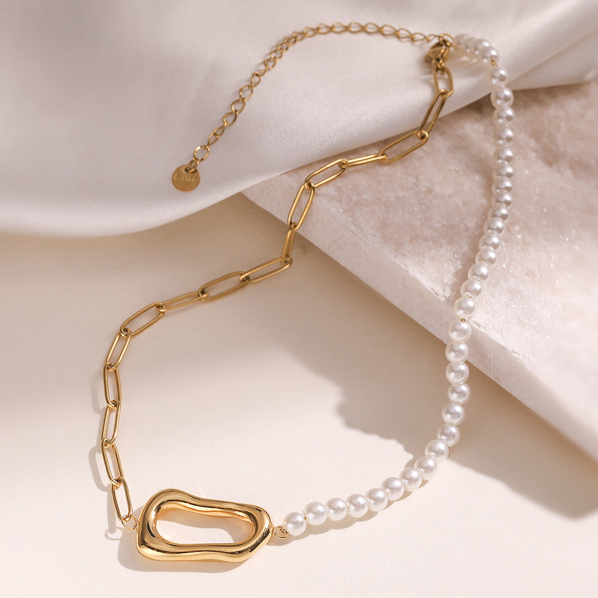 Collana con Pendente Geometrico Minimalista in Acciaio Inox da Donna con Placcatura in Oro 18K, Catenina a Locket dalla Forma Irregolare