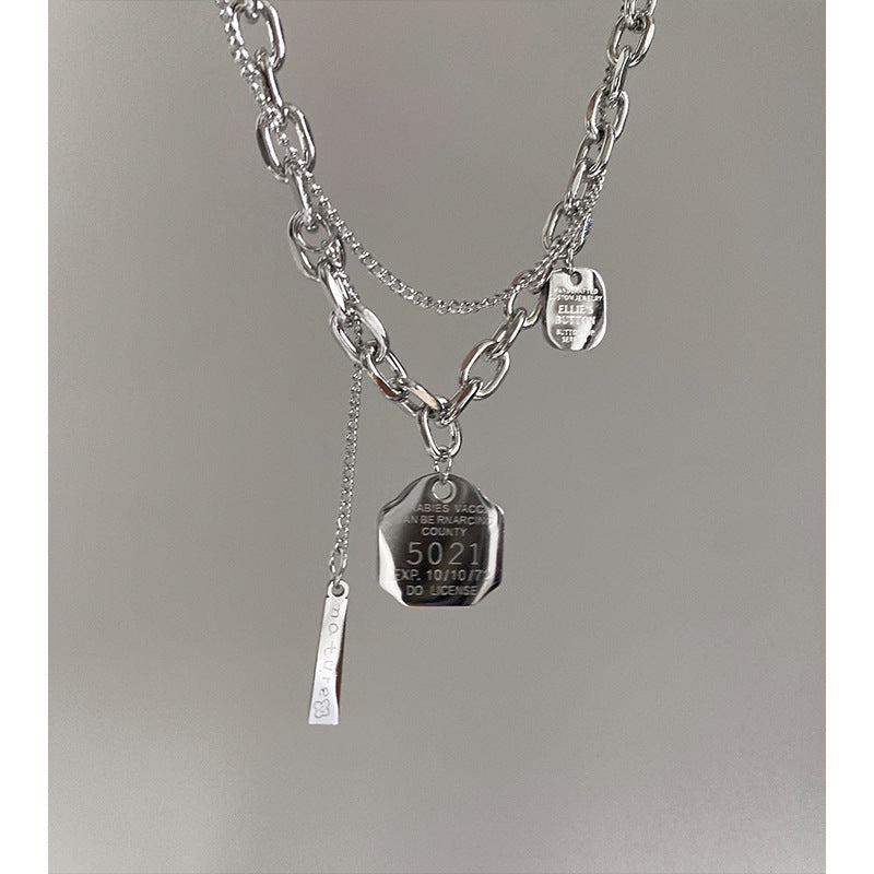 Collar Minimalista Geométrico en Acero de Titanio en Capas para Mujeres y Hombres con Colgante Pulido y Diseño de Cadena de Clavícula