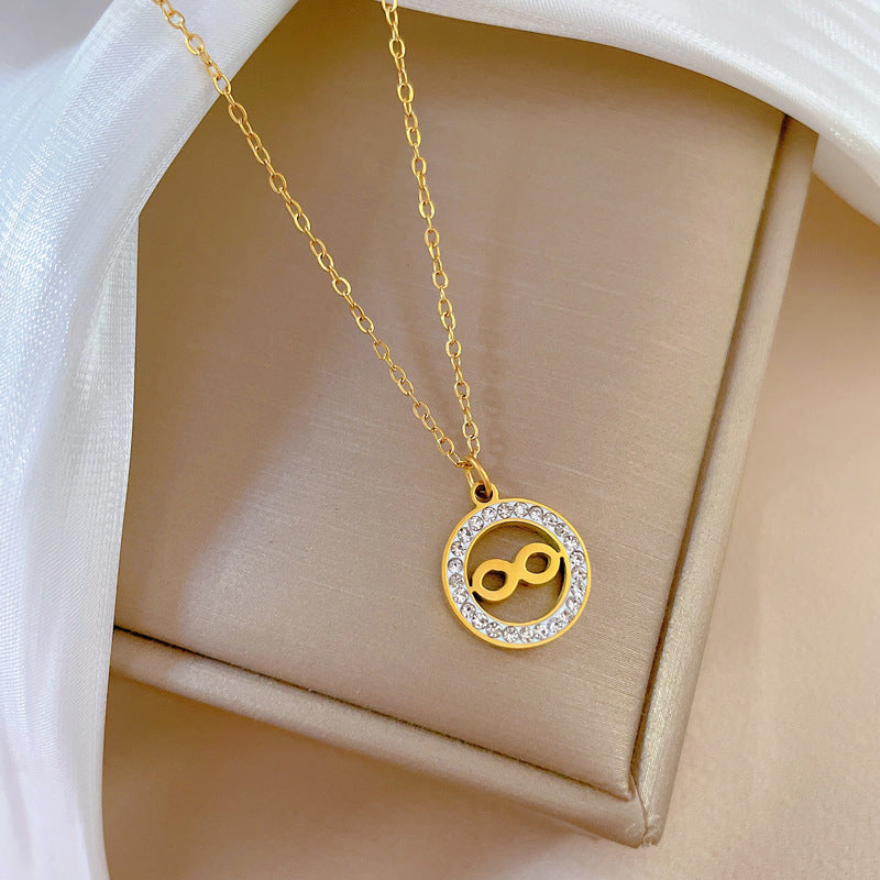 Collana da donna minimalista geometrica in acciaio al titanio placcato oro con ciondolo circolare e a otto.