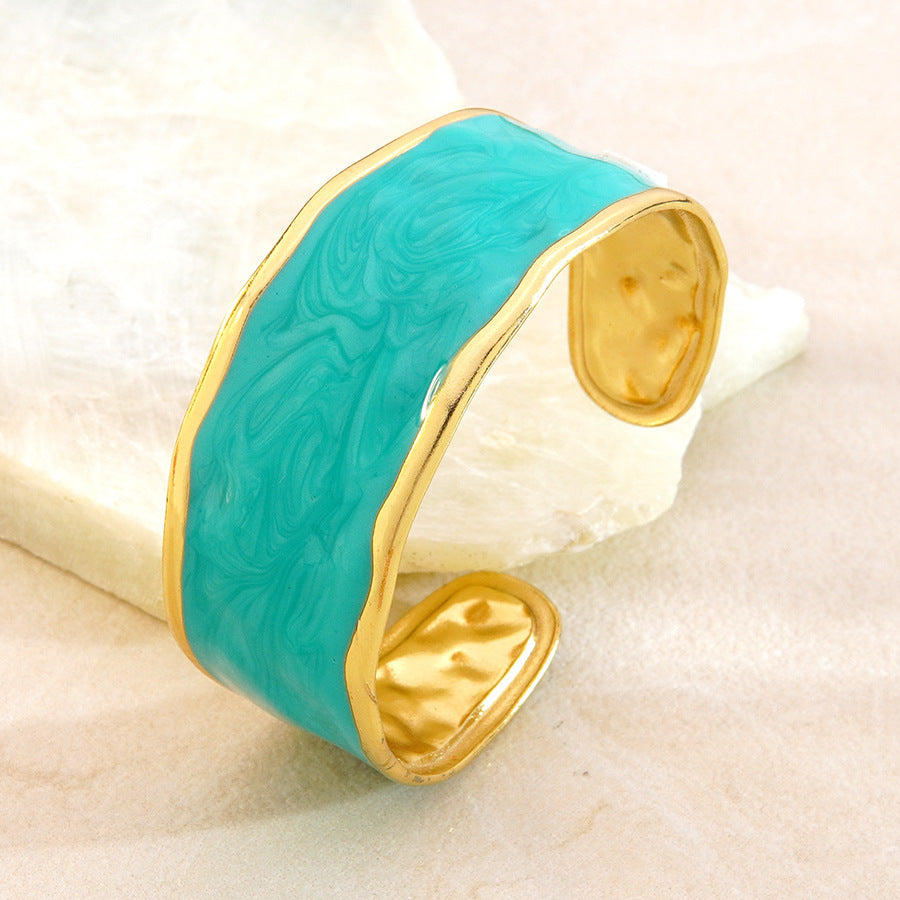 Elegante Pulsera Abierta de Lujo Floral con Esmalte de Aceite de Acero Inoxidable y Titanio con Cereza