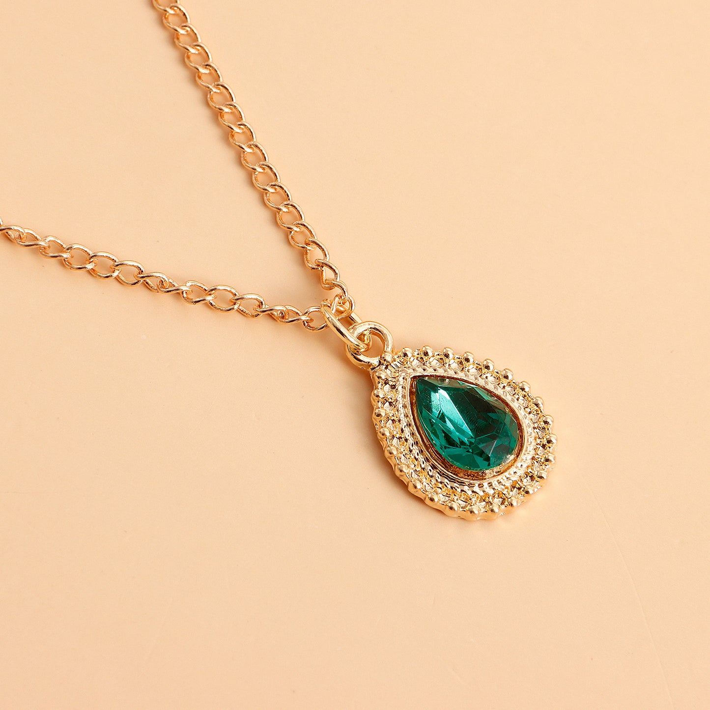 Fashionable Geometric Pendant Necklace for Women with Gold-Plated Alloy Chain and Multi-Layer Clavicle Design