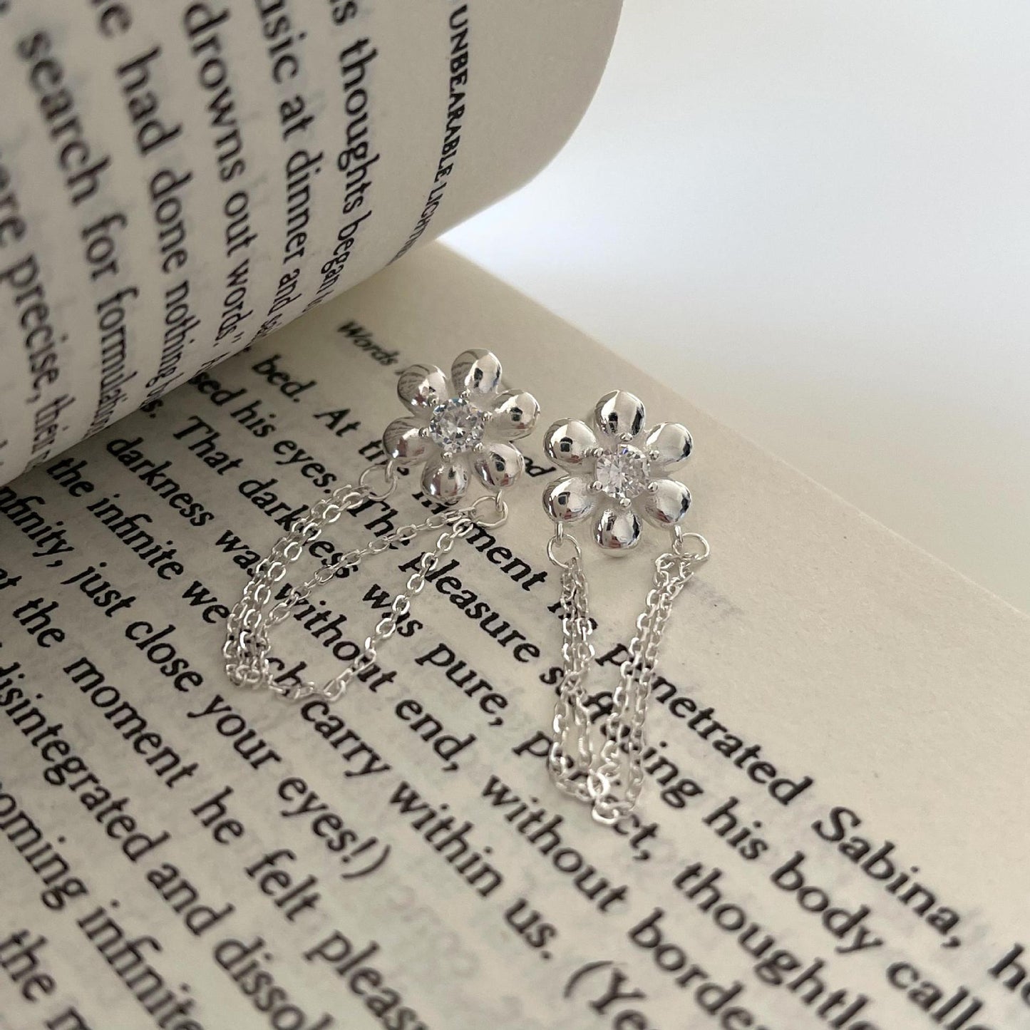 Pendientes de Botón de Plata Esterlina 925 Hechos a Mano con Diseño Floral en Forma de Estrella para Mujer, con un Fresco y Dulce Diseño Inspirado en el Jardín