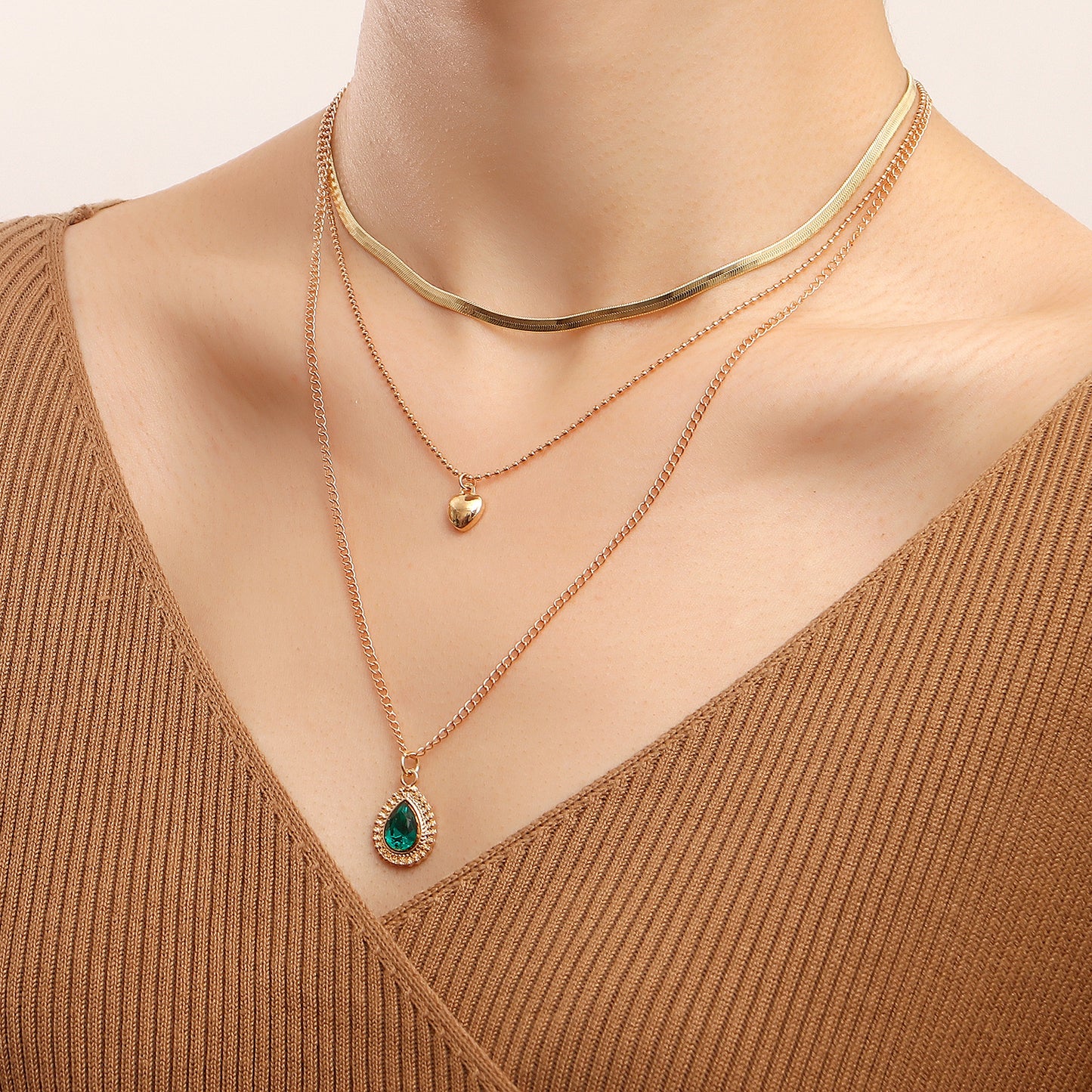 Fashionable Geometric Pendant Necklace for Women with Gold-Plated Alloy Chain and Multi-Layer Clavicle Design