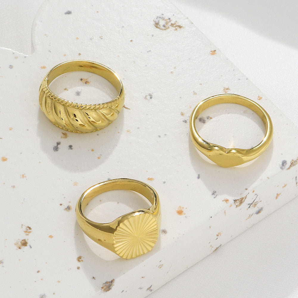 Fashionable OL Style Geometric Heart-Shaped Stainless Steel Hollow Twisted Ring with Plating Finish for Women