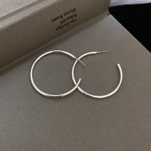 Orecchini a cerchio geometrici rotondi minimalisti da donna con base in rame placcato oro e perni in argento sterling 925, gioielli eleganti di lusso adatti all'ufficio