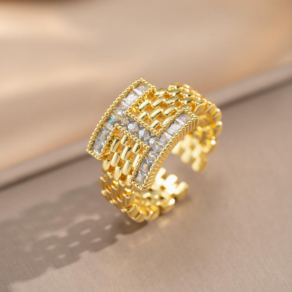 Anello Minimalista Moderno in Rame Placcato Oro 18K con Lettera "H" Geometrica e Intarsio in Zirconi, Unisex