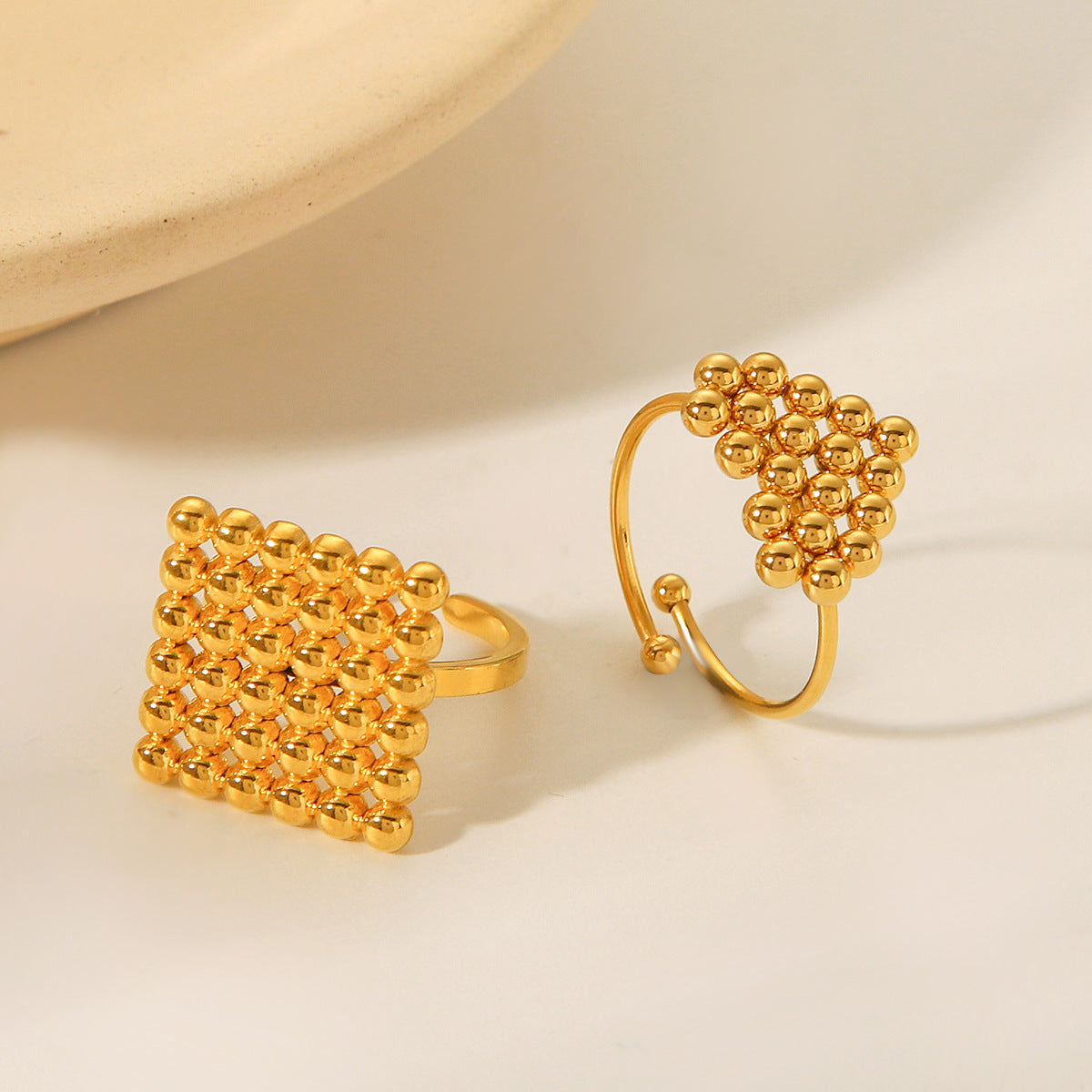 Anello da donna minimalista a forma di cuore in acciaio inossidabile placcato oro 18 carati
