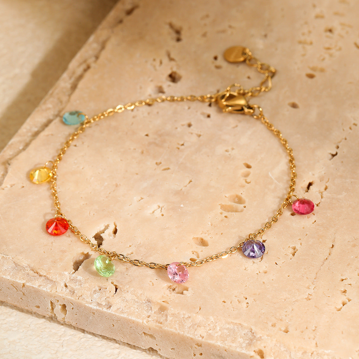 Bracciale geometrico alla moda in acciaio al titanio con intarsi colorati di zirconi placcati per donne, gioielli ipoallergenici di lusso impilabili