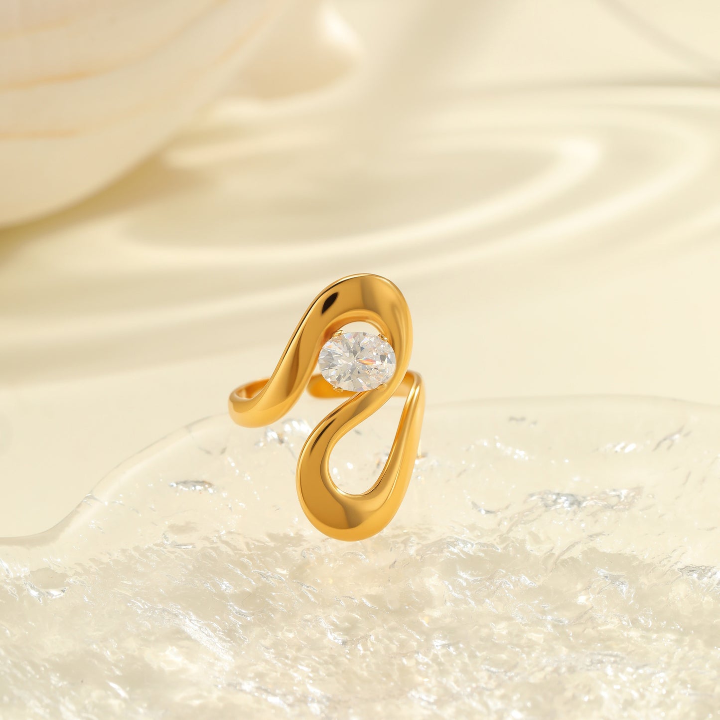 Anello da donna minimalista geometrico con zirconi in acciaio inossidabile con finitura placcata