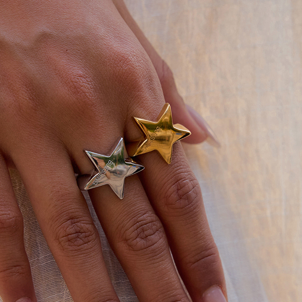 Anello da donna in acciaio al titanio a forma di stella, alla moda, con finitura galvanica