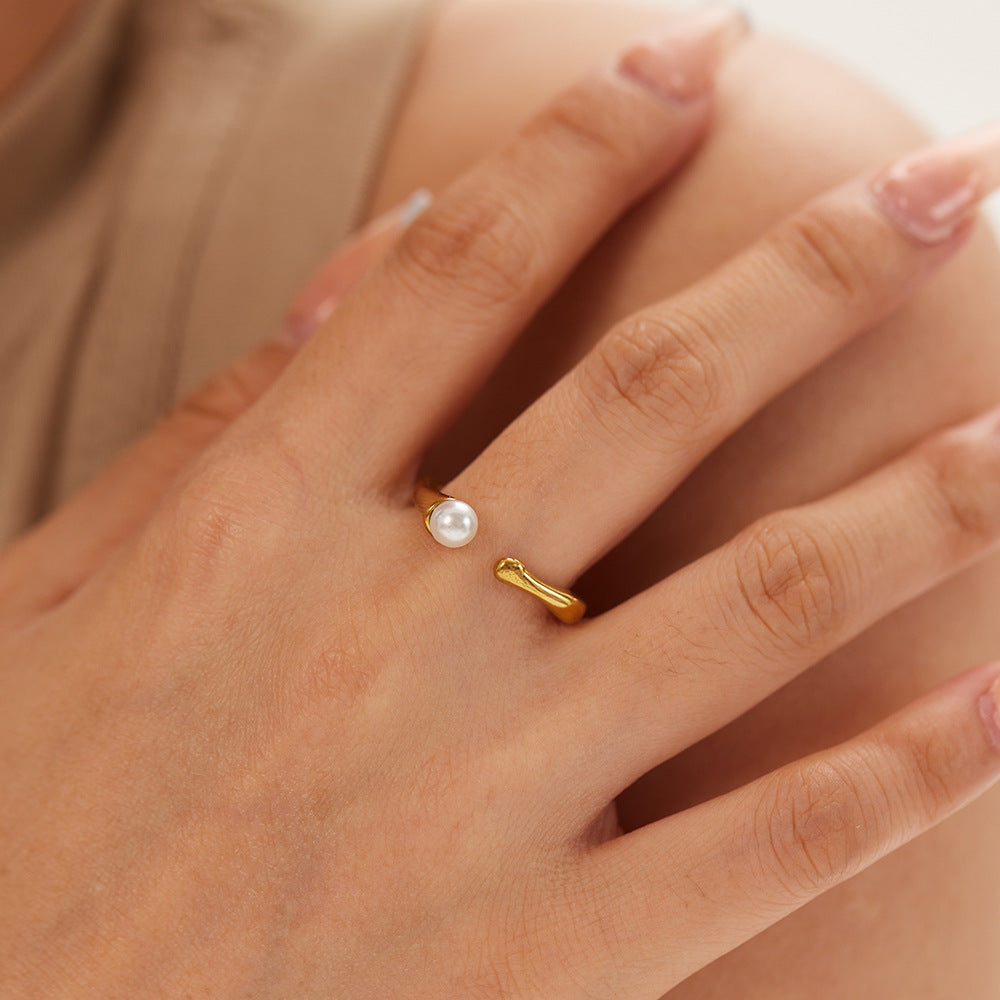 Anello da donna minimalista, irregolare, geometrico, in acciaio inossidabile con intarsio di perle, in acciaio al titanio placcato in oro 18 carati