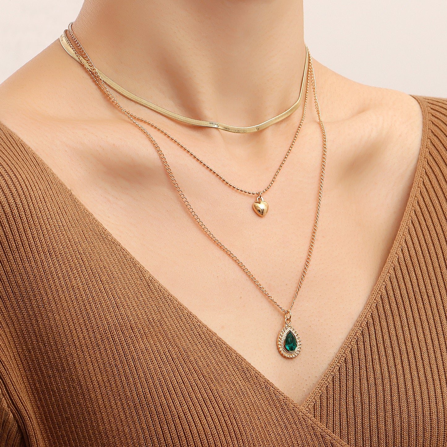 Fashionable Geometric Pendant Necklace for Women with Gold-Plated Alloy Chain and Multi-Layer Clavicle Design