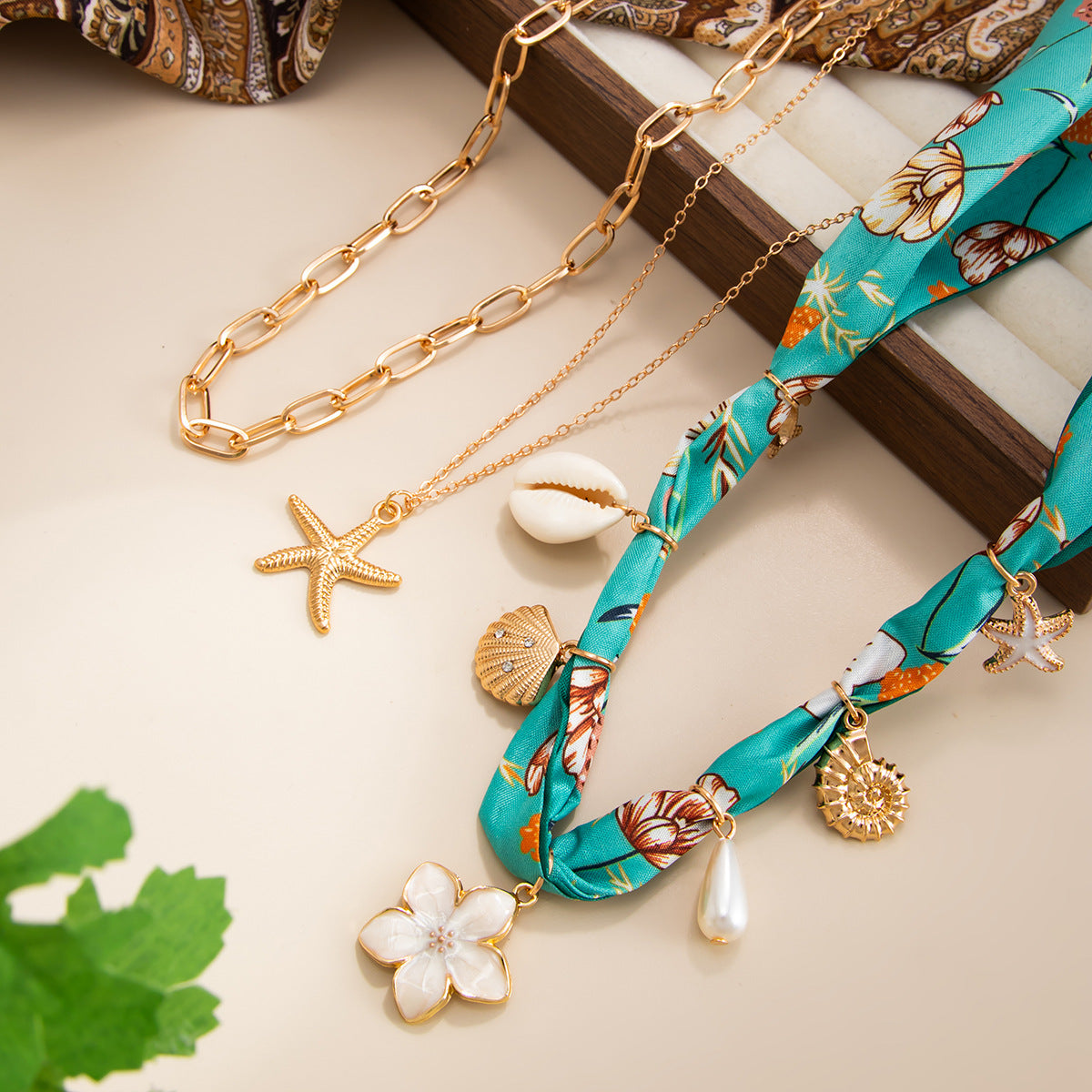 Sweet Punk Star Zinc Alloy Pendant Plated Brass Necklace for Women