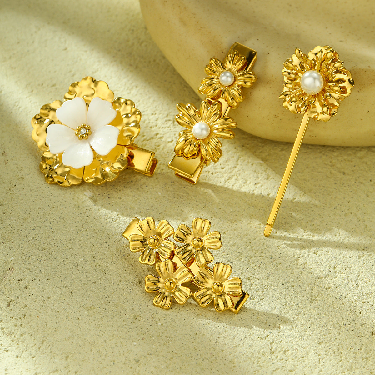 Fashionable Pearl-Embellished Stainless Steel Hair Clip with Petal Design for Women, Polished Finish, Minimalist Office Style