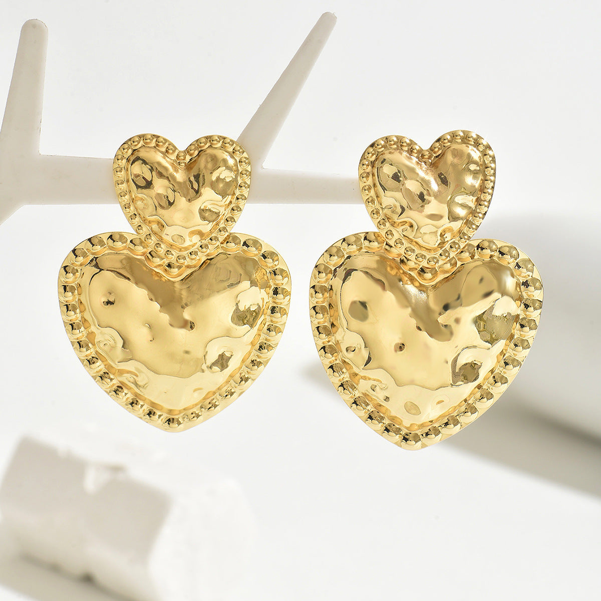 Orecchini a perno con cuore geometrico rugoso di lusso leggero in lega di zinco placcata oro 18K, gioielli alla moda da donna